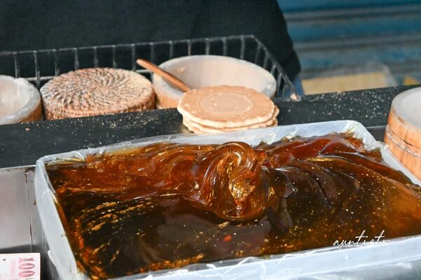 ▲▼迪化街純正麥芽餅。（圖／部落客水晶安蹄不務正業過生活授權提供）