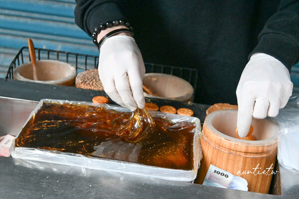 ▲▼迪化街純正麥芽餅。（圖／部落客水晶安蹄不務正業過生活授權提供）