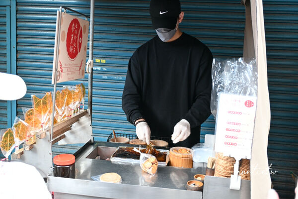 ▲▼迪化街純正麥芽餅。（圖／部落客水晶安蹄不務正業過生活授權提供）
