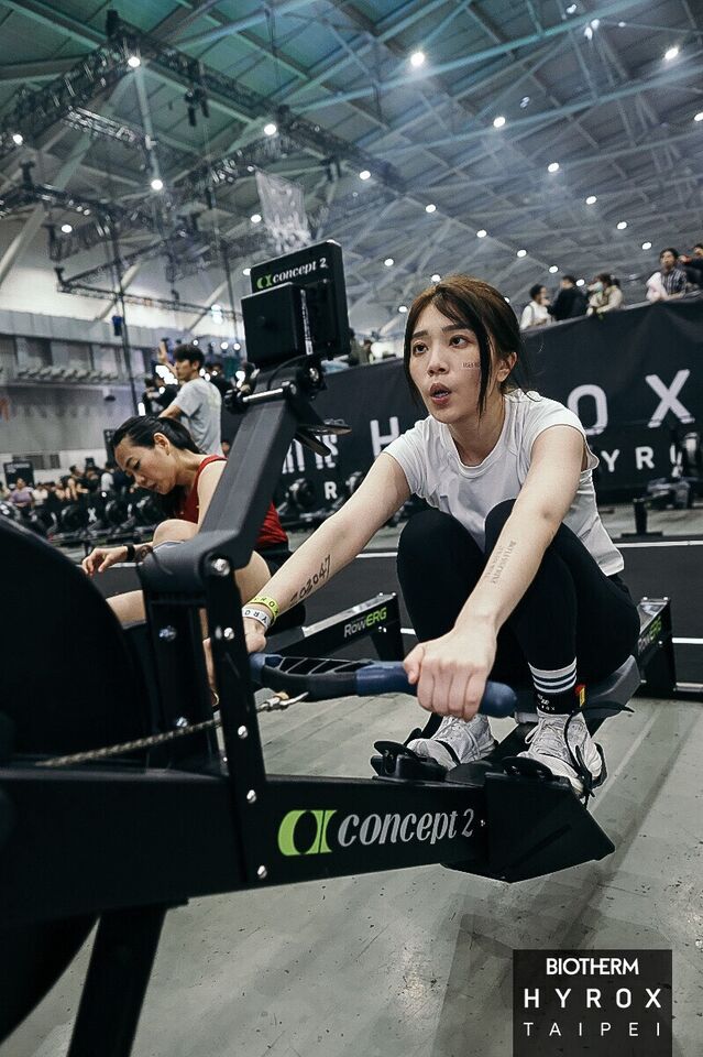 ▲▼蔡家蓁和同學一同組隊參加了近期風靡全球的全新混和運動賽事「HYROX」。（圖／想不到音樂工作室提供）