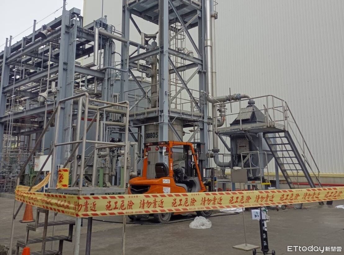 快訊/高雄大發工業區3外包商疑吸入硫化氫 1人一度命危