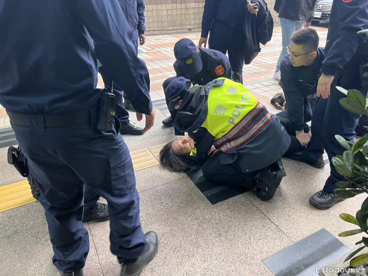 快訊/卓榮泰台美關稅專報 男子闖立法院研究大樓被制伏