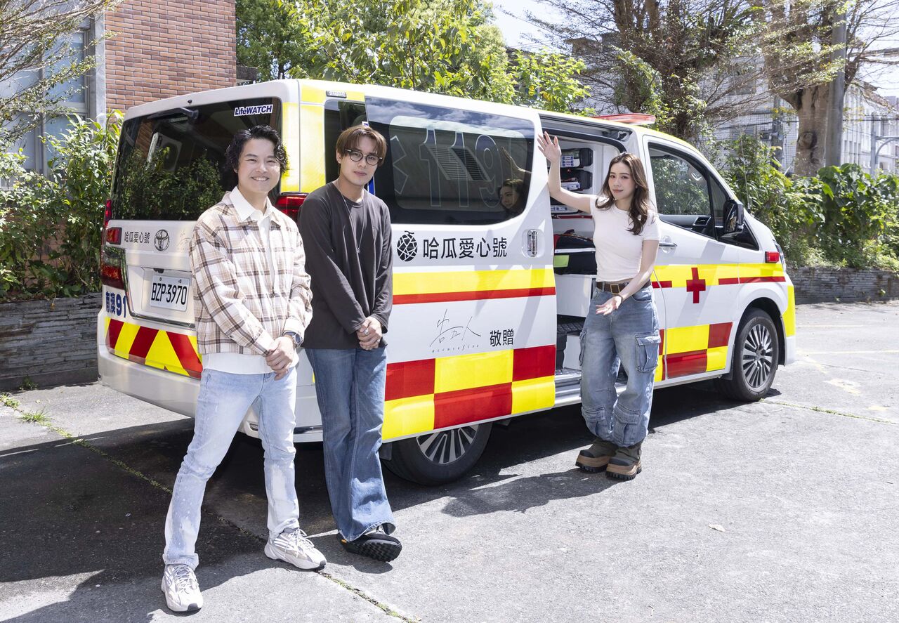 ▲▼告五人回母校捐樂器圓學弟妹音樂夢。（圖／相信音樂提供）