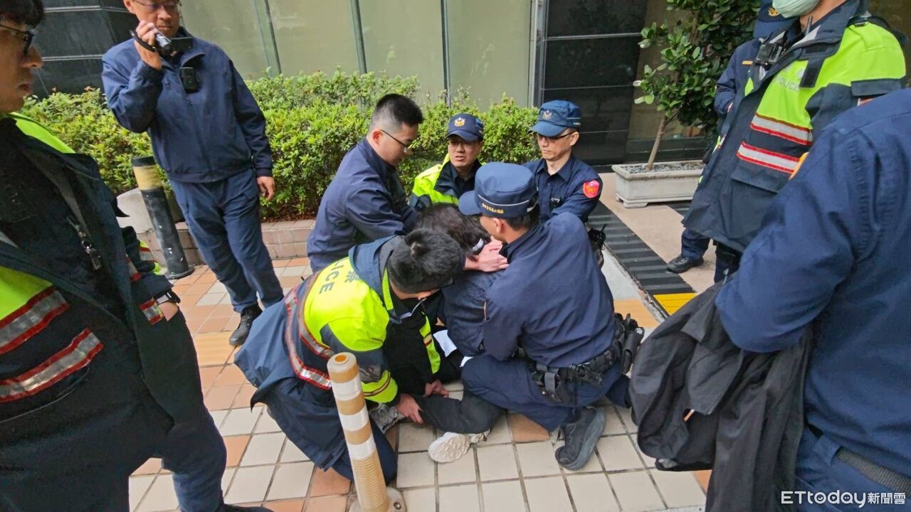 醉男闖立院中興大樓地下室咆哮辱警 當場遭壓制保護管束