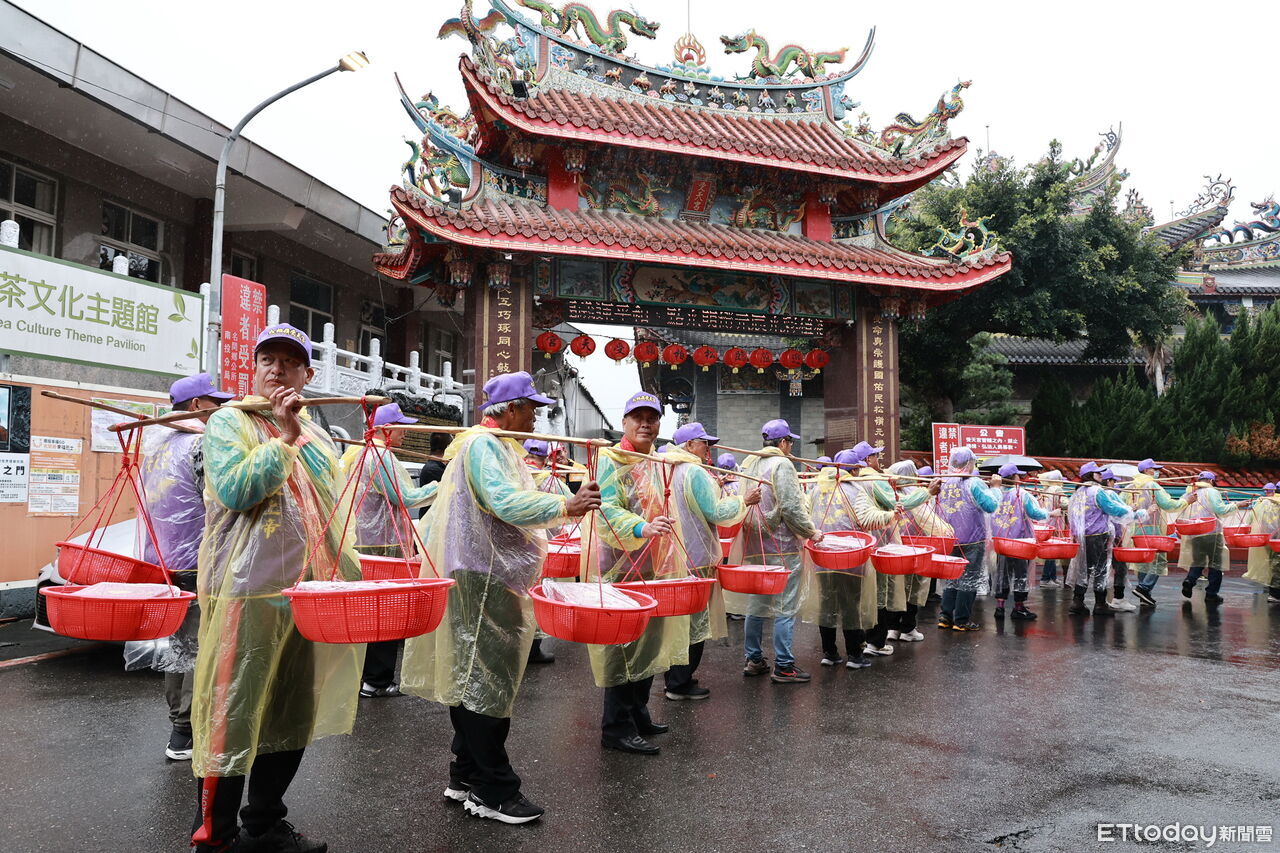 受天宮元宵節動員300人擔桃徒步祝壽天官大帝 8888斤米糕桃呷平安