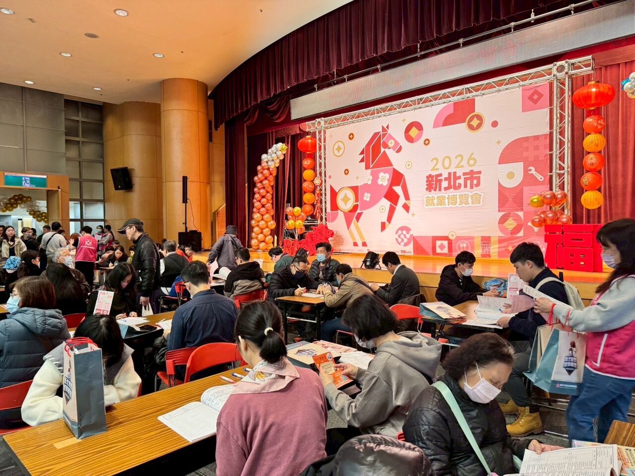 不畏元宵細雨!新北新春就博會人潮爆滿 初媒合率達54.1%