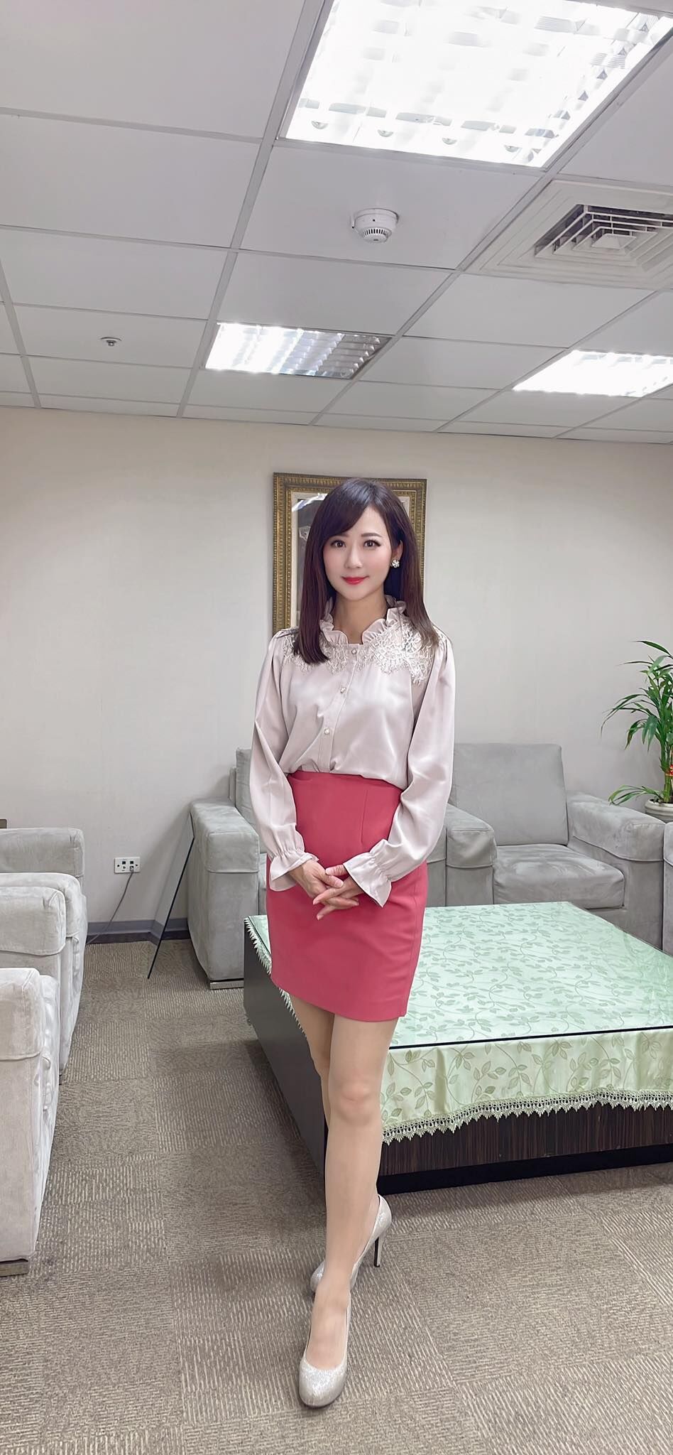 ▲▼美女主播黃慧婷驚傳肺部開刀！　親睹「長針穿入胸口」落淚。（圖／翻攝自臉書）