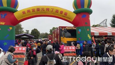 紫南宮吃丁酒湧10萬人潮　警首度出動無人機確保交安零死角