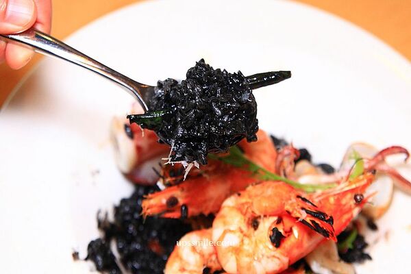 ▲▼萃99&rsquo;Caffee新農旗艦店。（圖／部落客UPSSMILE向上的微笑萍子 旅食設影授權提供）