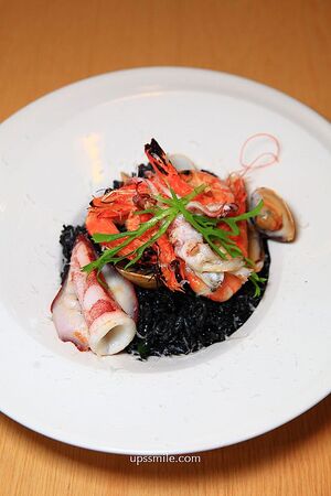 ▲▼萃99&rsquo;Caffee新農旗艦店。（圖／部落客UPSSMILE向上的微笑萍子 旅食設影授權提供）