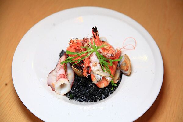 ▲▼萃99&rsquo;Caffee新農旗艦店。（圖／部落客UPSSMILE向上的微笑萍子 旅食設影授權提供）