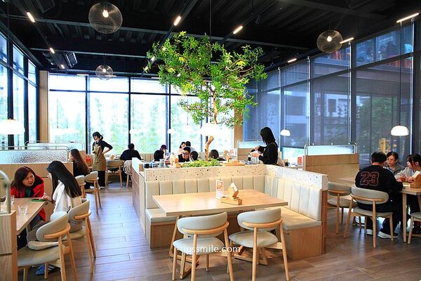 ▲▼萃99&rsquo;Caffee新農旗艦店。（圖／部落客UPSSMILE向上的微笑萍子 旅食設影授權提供）