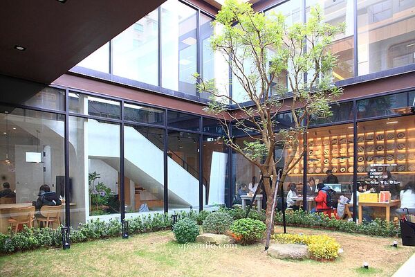 ▲▼萃99&rsquo;Caffee新農旗艦店。（圖／部落客UPSSMILE向上的微笑萍子 旅食設影授權提供）