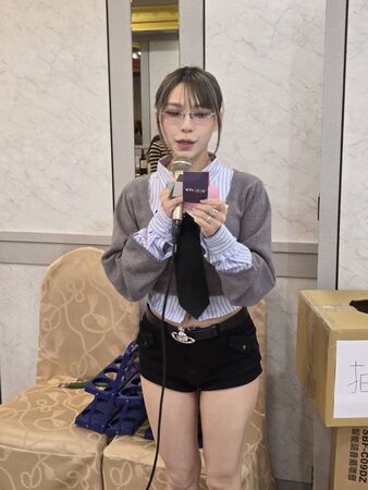 ▲芷霖與林襄參加春酒。（圖／記者葉文正攝）