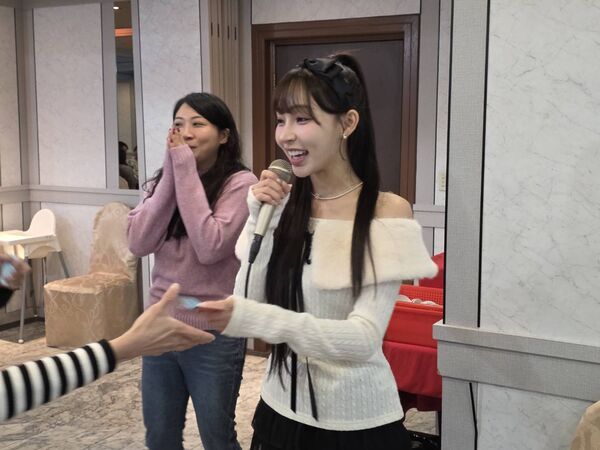 ▲芷霖與林襄參加春酒。（圖／記者葉文正攝）
