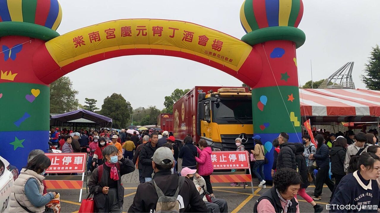 紫南宮吃丁酒湧10萬人潮 警首度出動無人機確保交安零死角