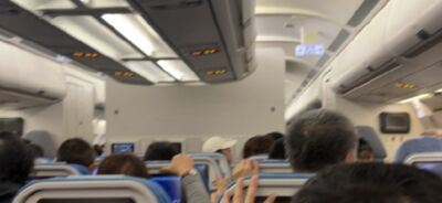 國泰班機起飛半小時突失壓　氧氣罩未落下...乘客曝：想嘔吐的感覺