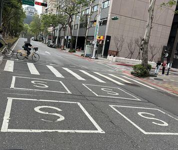 他好奇馬路「4S方格」有什麼用　釣出內行人解答