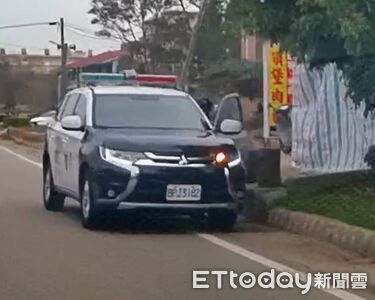 肉圓太香？金門警車疑為買晚餐「逆向違停」