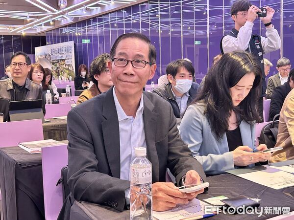 ▲▼ 台灣人壽總經理莊中慶率領相關團隊到場聽取簡報，並表態爭取台中超巨蛋投資。          。（圖／記者陳筱惠攝）