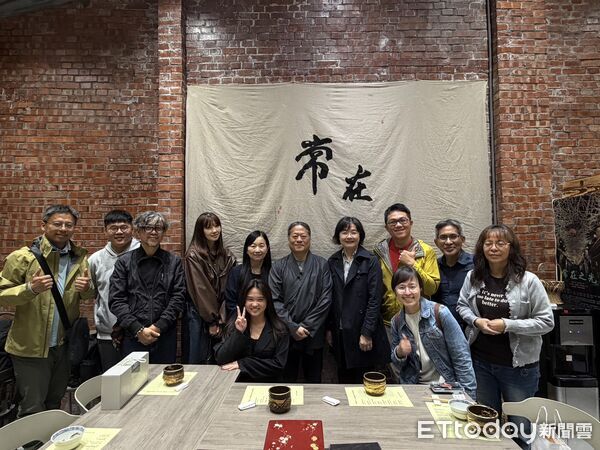 ▲文化部次長徐宜君率文化部團隊訪視台南淺山地方創生計畫，並與在地青年及社區團隊交流。（記者林東良翻攝，下同）