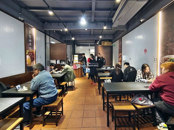 ▲▼西門麵店銷魂豬腳飯。（圖／部落客WISELY&rsquo;s 拍拍照寫寫字授權提供）