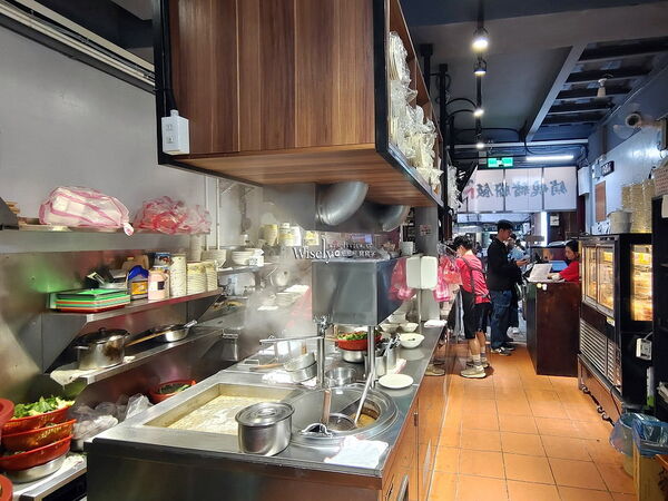 ▲▼西門麵店銷魂豬腳飯。（圖／部落客WISELY&rsquo;s 拍拍照寫寫字授權提供）