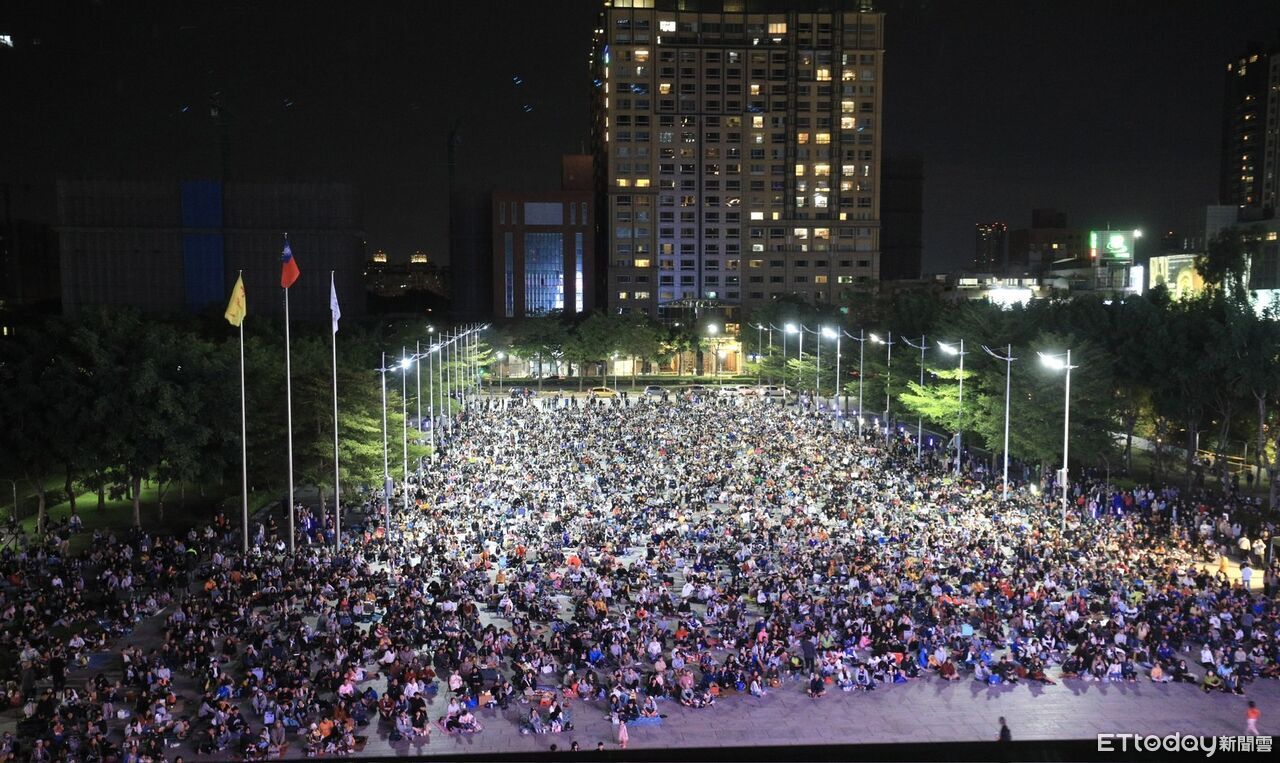 1300吋大螢幕看WBC!台中府前廣場「場場直播」 美食限量發放