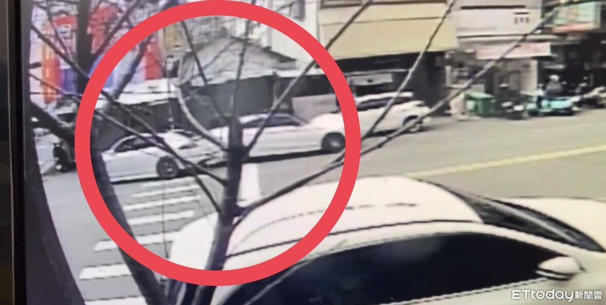 台中街頭毒駕追逐!賓士180度「絲滑甩尾」撞保時捷 驚險畫面曝