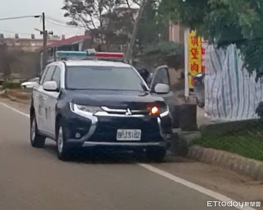 肉圓太香?金門警車疑為買晚餐「逆向違停」