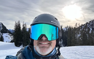 滑雪男遇雪崩「困厚雪下活埋4小時」　妻靠iPhone定位成功救命　