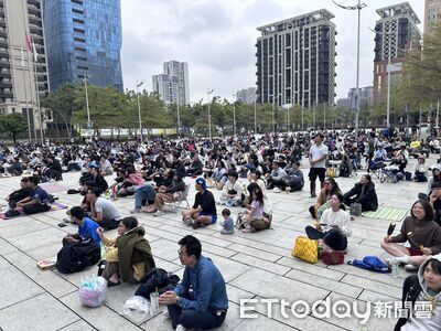 破千球迷齊聚台中市府廣場　惜敗澳洲！球迷暖喊：拚就對了