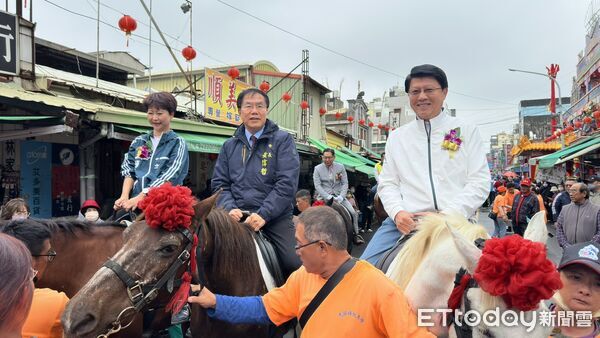 ▲台南佳里金唐殿「百足真人蜈蚣陣」開館剪綵，台南市長黃偉哲到場為108位神童祈福。（記者林東良翻攝，下同）