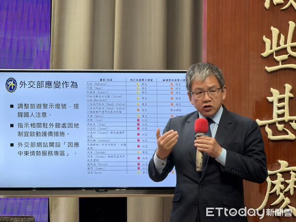 ▲▼外交部亞非司長顏嘉良出席行政院會記者會。（圖／記者陳家祥攝）