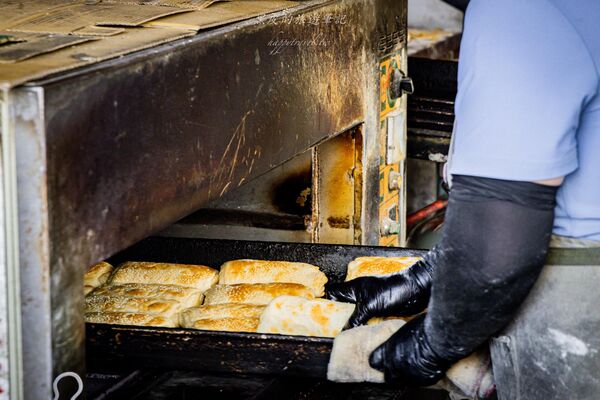 ▲▼阿忠燒餅。（圖／部落客黑皮的旅遊筆記授權提供）