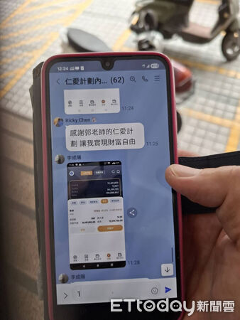 ▲銀行行員察覺婦人欲提領200萬元疑遭詐騙，透過QR Code無聲報案系統通報警方。（記者林東良翻攝，下同）