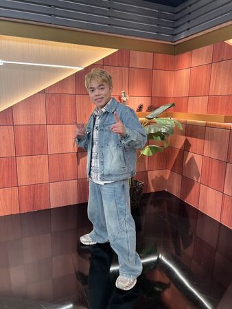 ▲▼藝人海產（劉威廷）登上《聚焦2.0》分享捐肝救父的背後故事。（圖／年代提供）