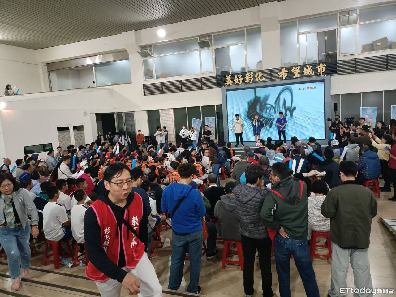 WBC台澳大戰開打!彰化縣府中庭塞爆 小球員熱血嗨喊第一勝