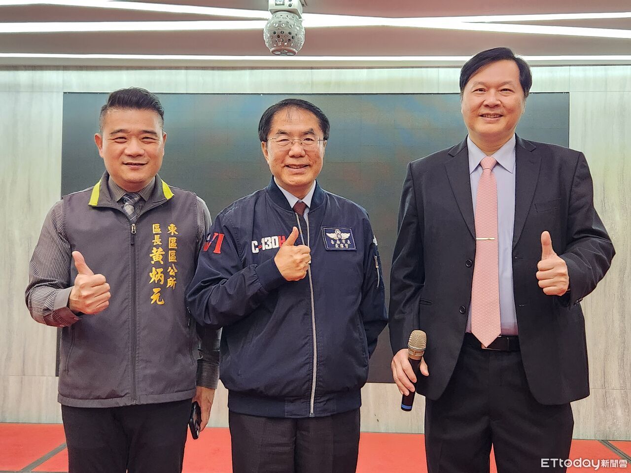 警民攜手守護台南 王正坤醫師春酒慰勞市警一分局員警、義警