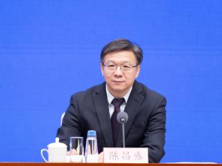 ▲▼ 政府工作報告》起草組負責人、國務院研究室主任沈丹陽先生，《政府工作報告》起草組成員、國務院研究室副主任陳昌盛先生         。（圖／翻攝 中國網）