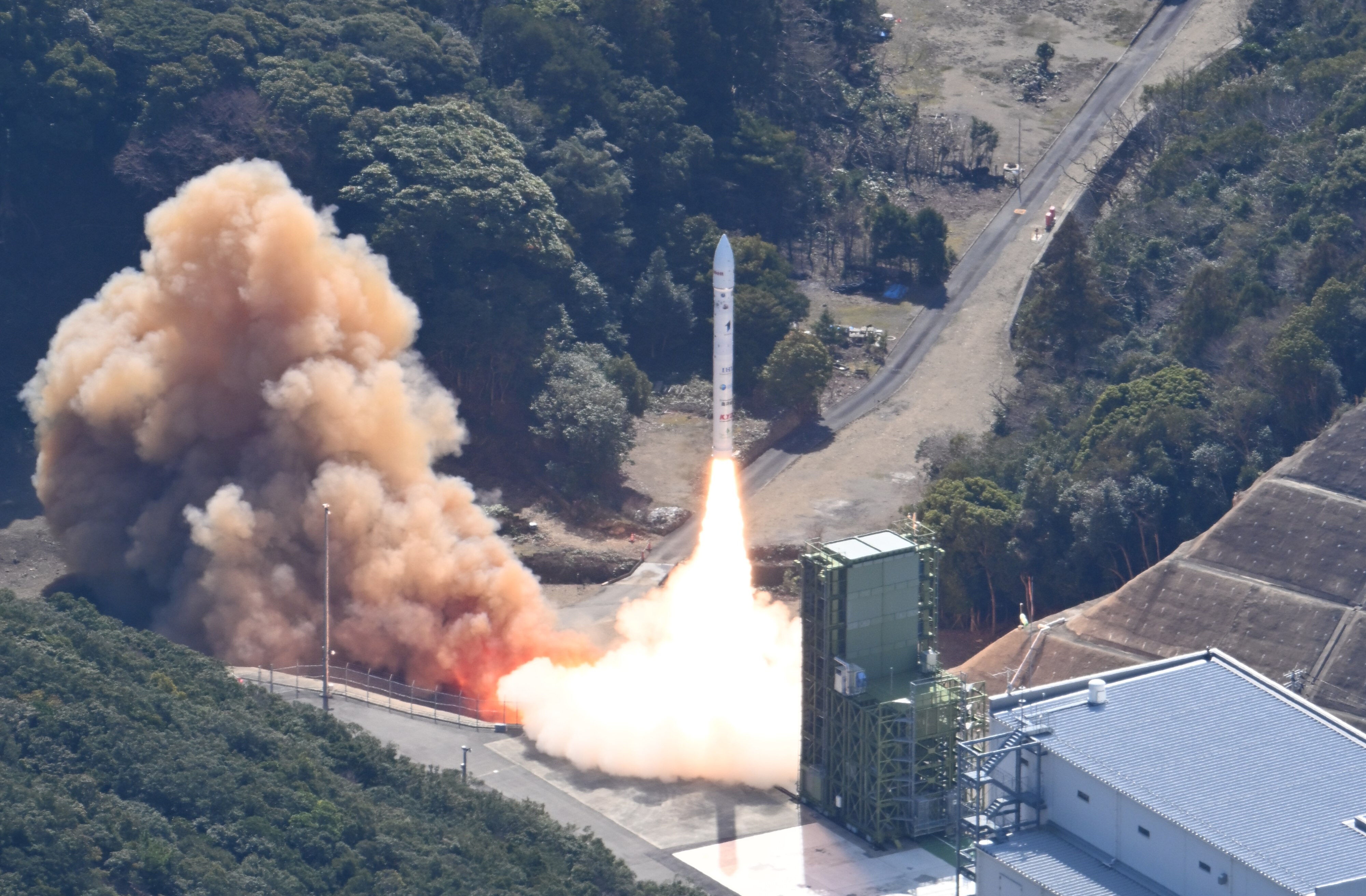 ▲▼日本民間新創企業SPACE ONE開發的小型火箭「KAIROS 3號機」，5日在和歌山縣發射。（圖／達志影像／美聯社）