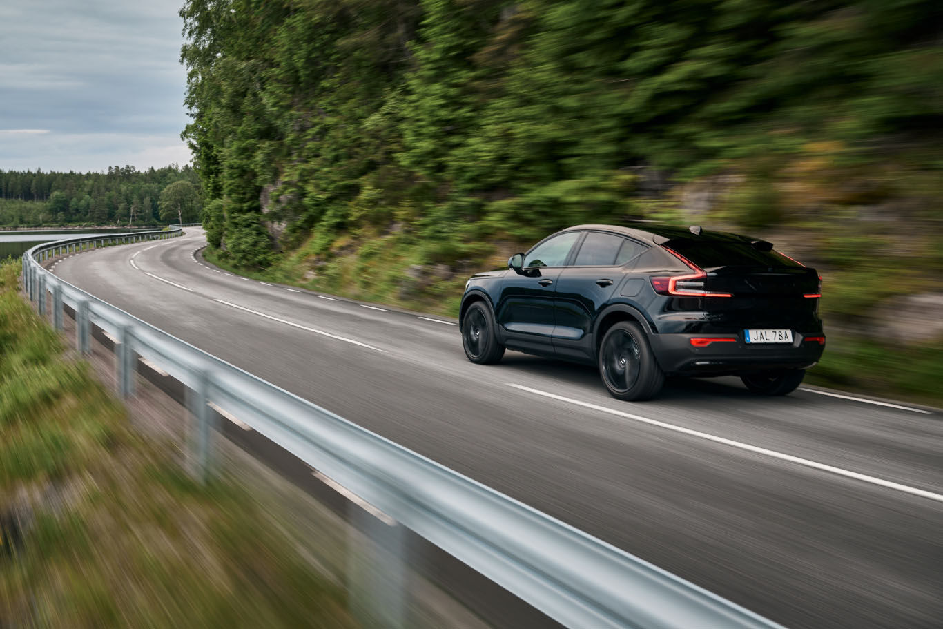 ▲169萬起！台灣Volvo「新年式40車系售價」公布　電動比輕油電便宜。（圖／翻攝自Volvo）