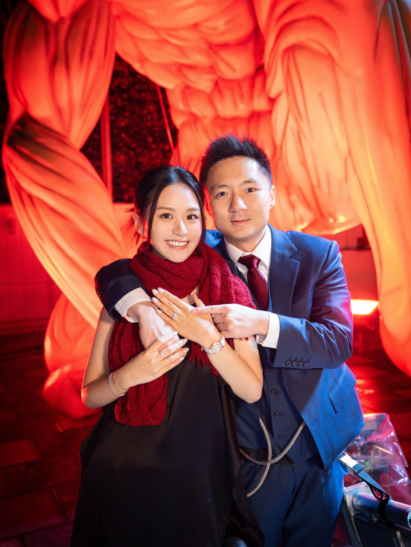 ▲▼Toyz宿敵鍾培生求婚！化身《進擊的巨人》降落　最美女議員點頭了。（圖／翻攝自臉書／鍾培生）