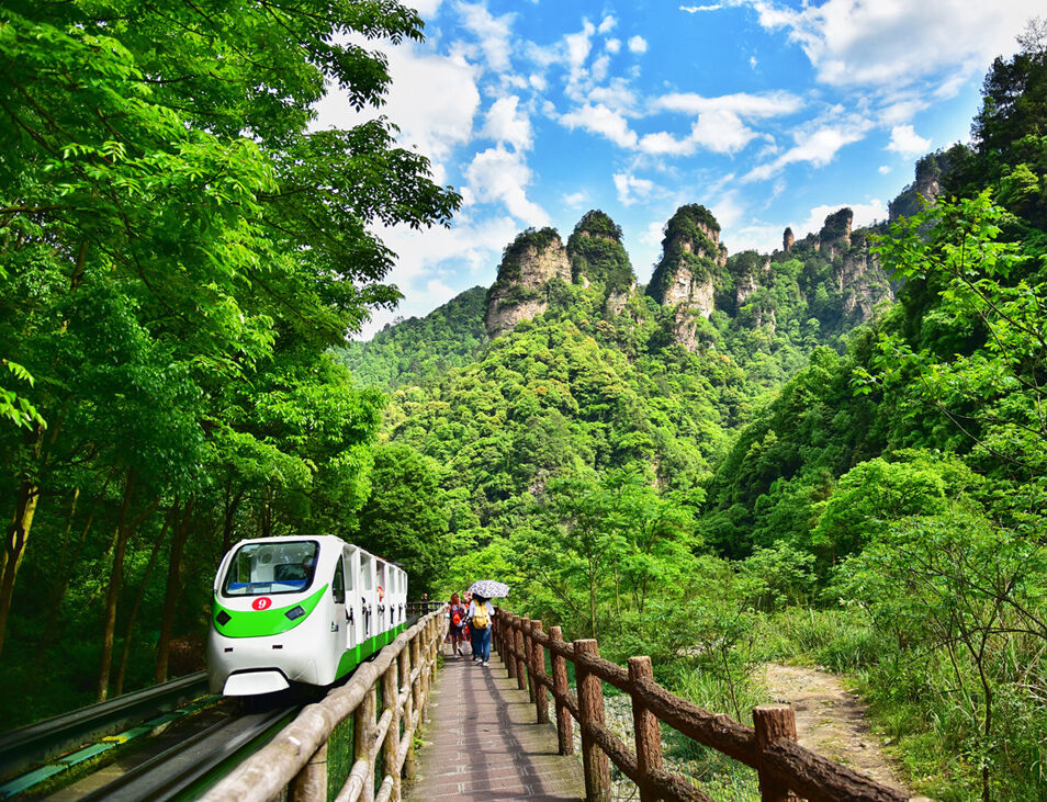 慢遊張家界與鳳凰古城的山影水色（圖／鳳凰旅遊）