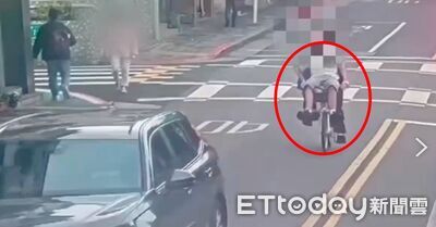 YouBike「手把坐人」雙載狂騎！惡搞畫面曝光　天母屁孩被炎上