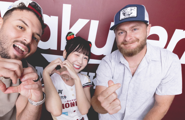 ▲▼籃籃和波賽樂在球場變成好友。（圖／樂天桃猿提供）