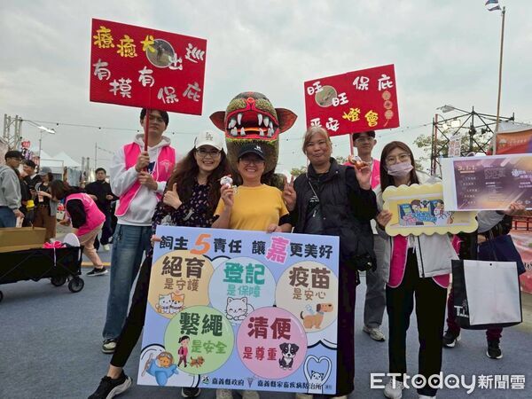 ▲▼   摸寵物神獵狗公祈福、和浪浪拍照，2026台灣燈會創意動保遊行萌力爆發。（圖／嘉義縣政府提供）