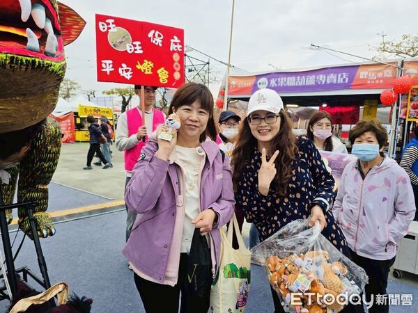 ▲▼   摸寵物神獵狗公祈福、和浪浪拍照，2026台灣燈會創意動保遊行萌力爆發。（圖／嘉義縣政府提供）