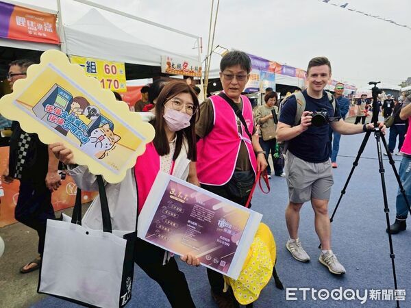▲▼   摸寵物神獵狗公祈福、和浪浪拍照，2026台灣燈會創意動保遊行萌力爆發。（圖／嘉義縣政府提供）