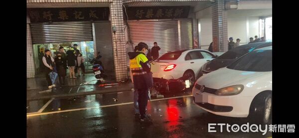 ▲宜蘭賓士暴衝連環撞釀1命危。（圖／民眾提供）